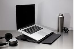 Fiko 2-in-1 laptophoes en werkstation